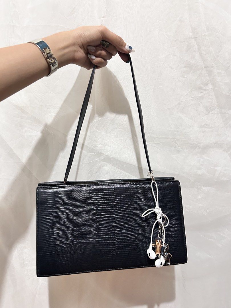 CLASSIC STRUCTURED SHOULDER BAG (Category: Shoulder Bags) located in Baguio. Submitted by chmlnstudios (Listing ID 1469661867, Image 1). Description: CLASSIC STRUCTURED SHOULDER BAG Elevate your everyday aesthetic with this sleek, structured black shoulder bag. Designed with a refined lizard-embossed texture and a minimalist silhouette, it’s the perfect blend of Y2K elegance and classic utility. ITEM CODE: C11 - B01 DETAILS & FEATURES: ~ Brand: R