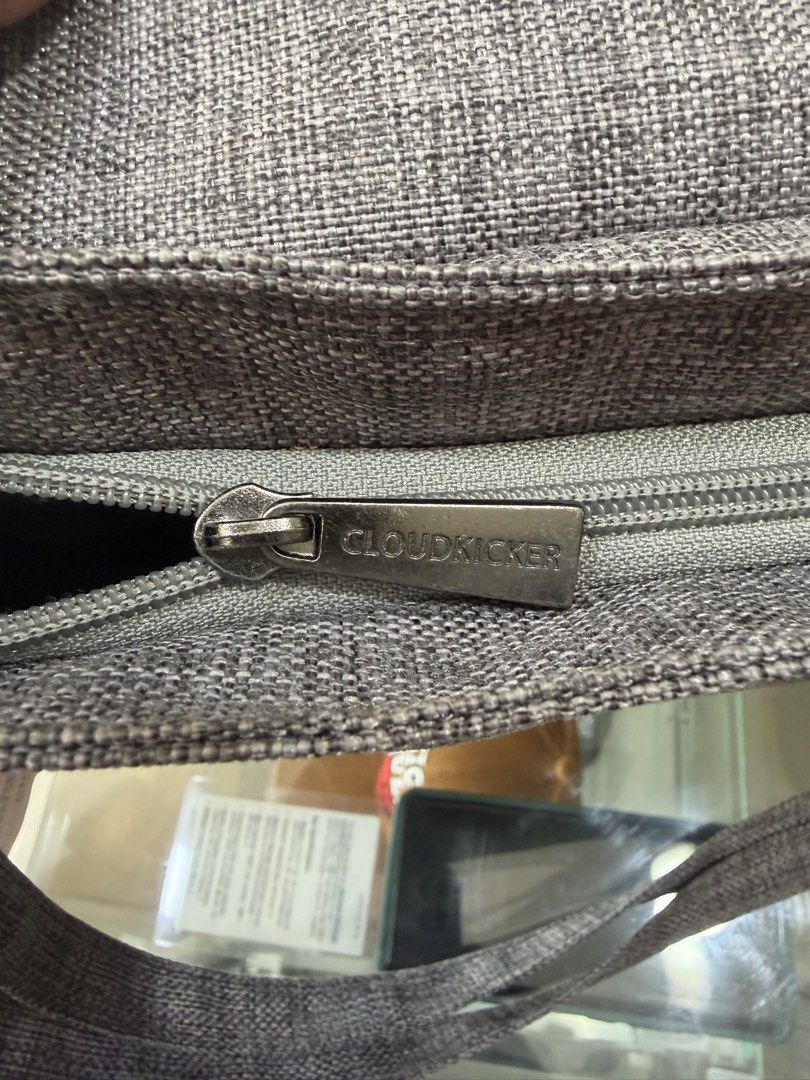 Cloudkicker macbook/ipad bag (Category: Sling Bags) located in Pinamalayan. Submitted by danilotubero08 (Listing ID 1469629982, Image 2). Description: Perfect for macbook 13 inches and ipads and tablets 9-13 inches.