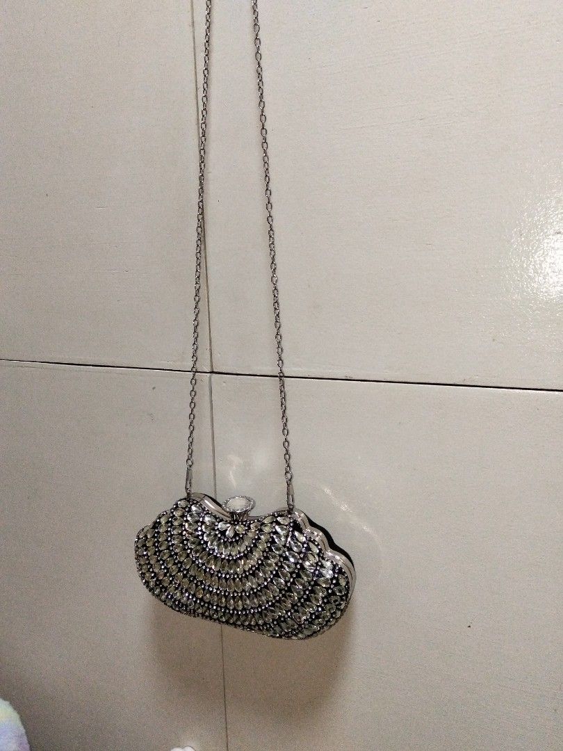 Clutch/Sling Bag (Category: Clutches) located in Cavite. Submitted by dspace.ph (Listing ID 1469606715, Image 3). Description: can be used as a clutch, sling bag or hand carry bag.