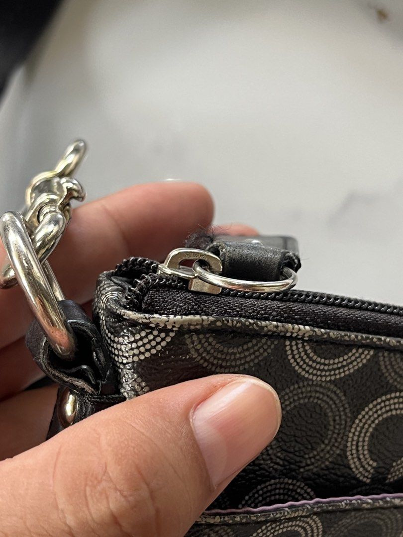 COACH (Category: Sling Bags) located in Manila. Submitted by elgiebarre04630 (Listing ID 1469609142, Image 3). Description: .