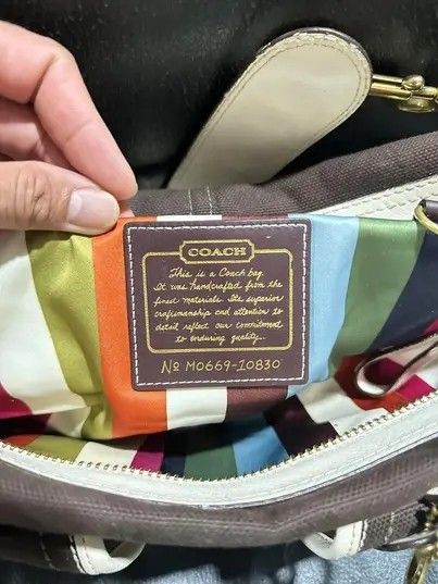 Coach (Category: Shoulder Bags) located in Marikina City. Submitted by veenluke (Listing ID 1469694604, Image 3). Description: Pm po sa facebook sa may gusto lang salamat po Location: Marikina city.