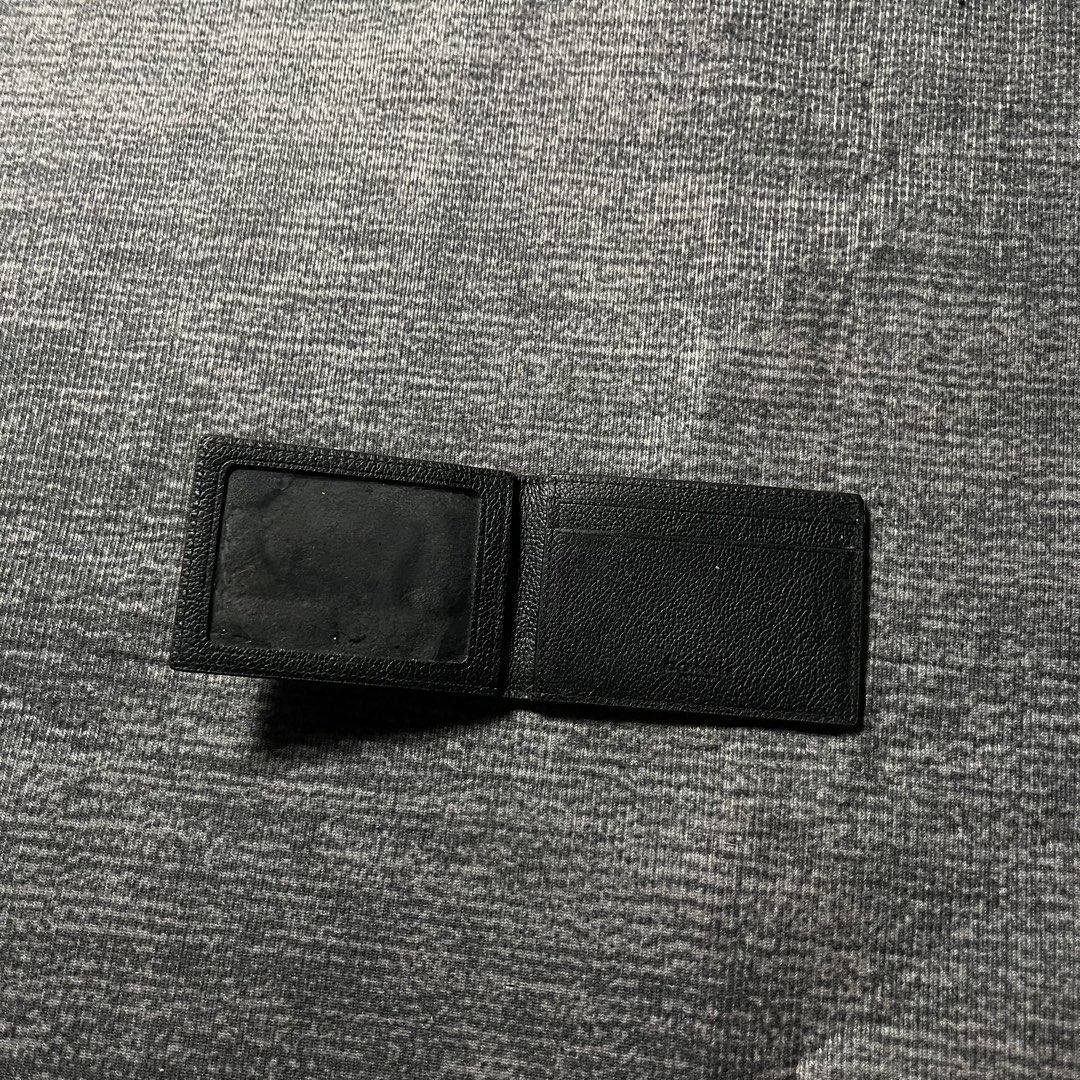 Coach (Category: Wallets & Card Holders) located in Manila. Submitted by prjt_archive (Listing ID 1469746965, Image 3). Description: Dirt stain removable Authentic.