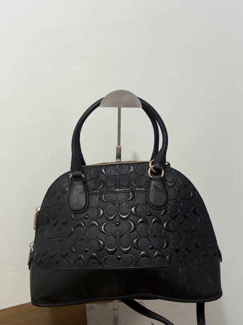 Coach alma (Category: Cross-body Bags) located in Manila. Submitted by prelovedbyramiah (Listing ID 1469714842, Image 3). Description: no flaws.