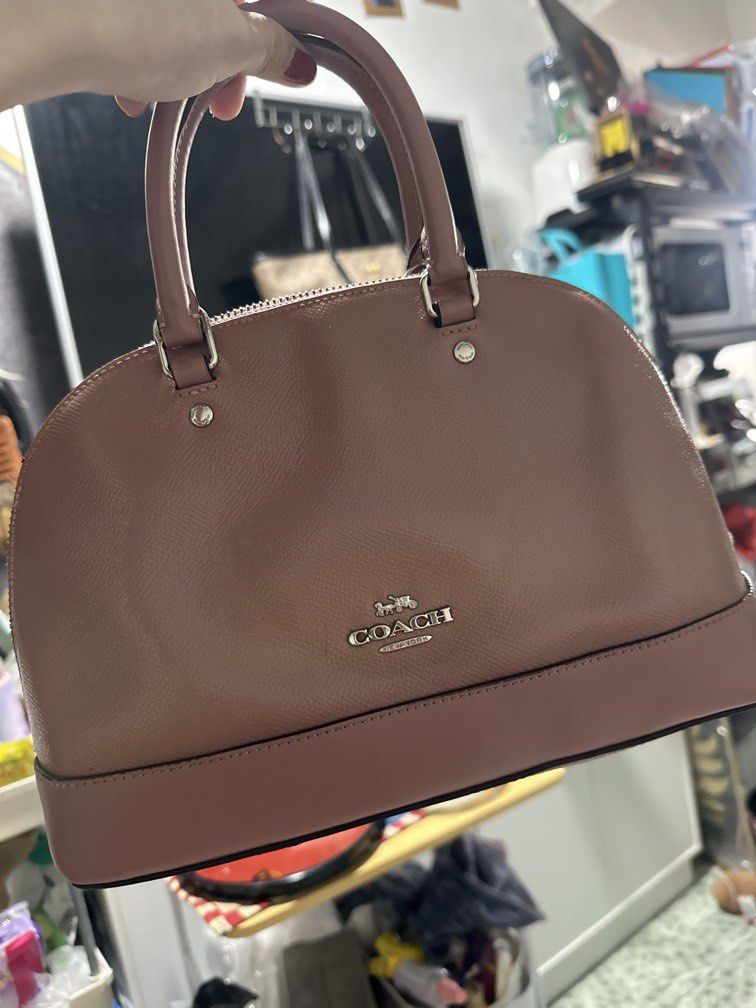 Coach alma pink rose (Category: Purses & Pouches) located in Caloocan City. Submitted by trebdy01 (Listing ID 1469605215, Image 1). Description: Sale sign of usage .