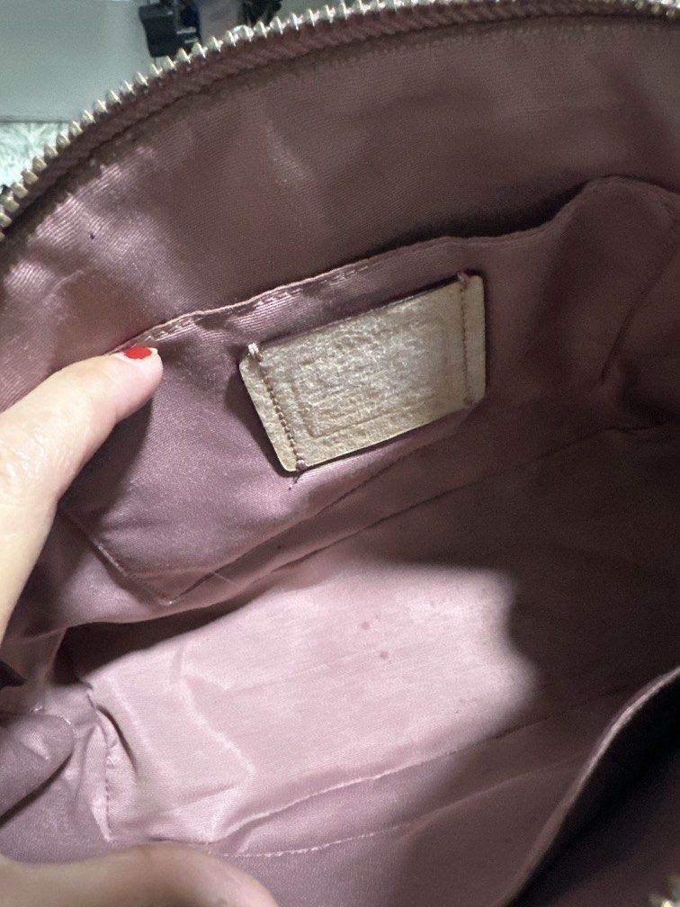 Coach alma pink rose (Category: Purses & Pouches) located in Caloocan City. Submitted by trebdy01 (Listing ID 1469605215, Image 2). Description: Sale sign of usage .
