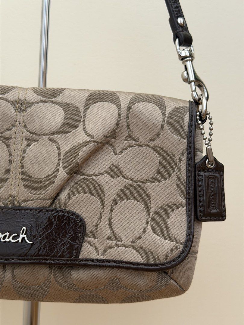 Coach Bag (Category: Shoulder Bags) located in Bacolor. Submitted by ieshaaa.1 (Listing ID 1469584585, Image 2). Description: .