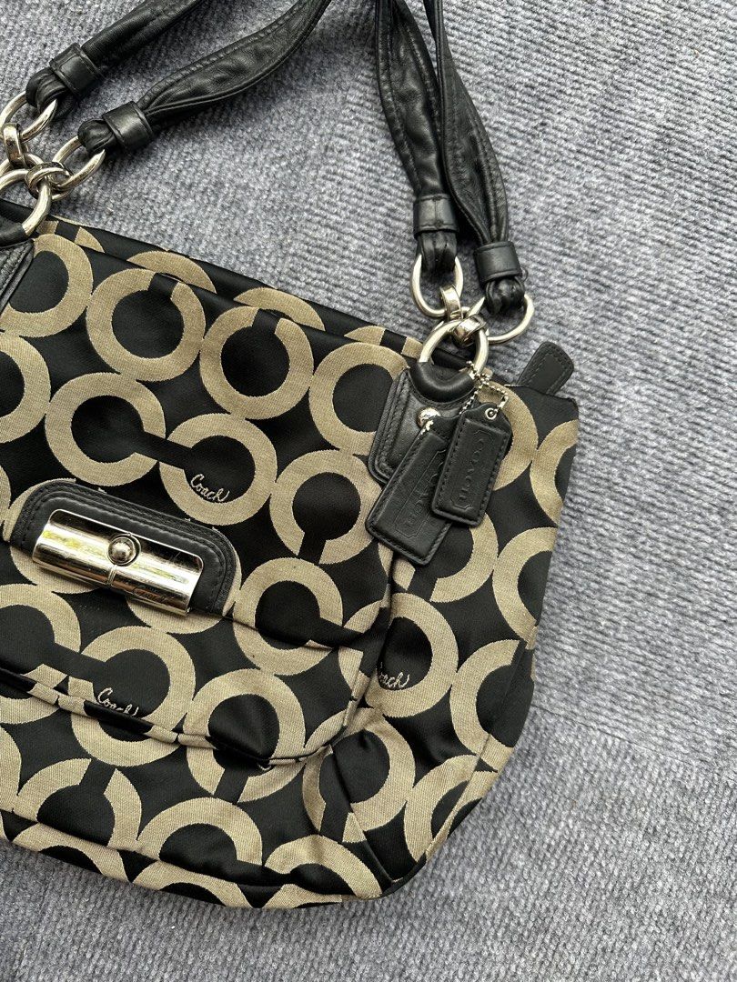 Coach Kristin op art (Category: Luxury Bags & Wallets) located in Marikina City. Submitted by azaero (Listing ID 1469632244, Image 3). Description: no issues.