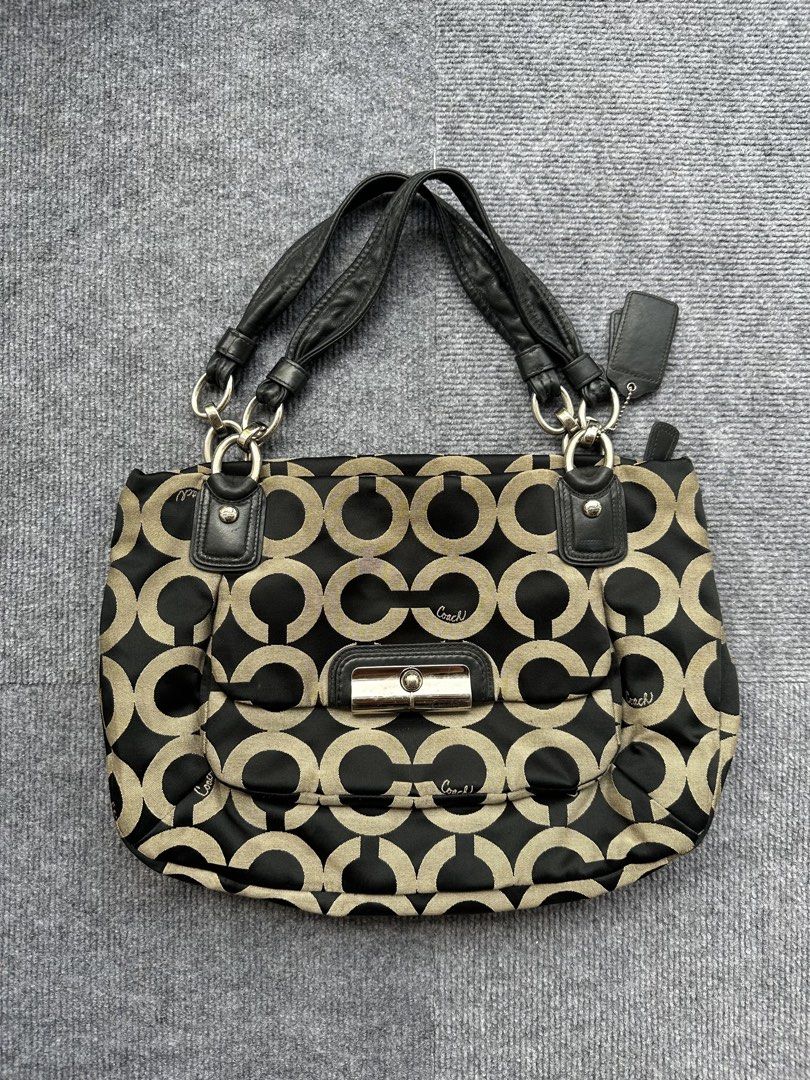 Coach Kristin op art (Category: Luxury Bags & Wallets) located in Marikina City. Submitted by azaero (Listing ID 1469632244, Image 2). Description: no issues.