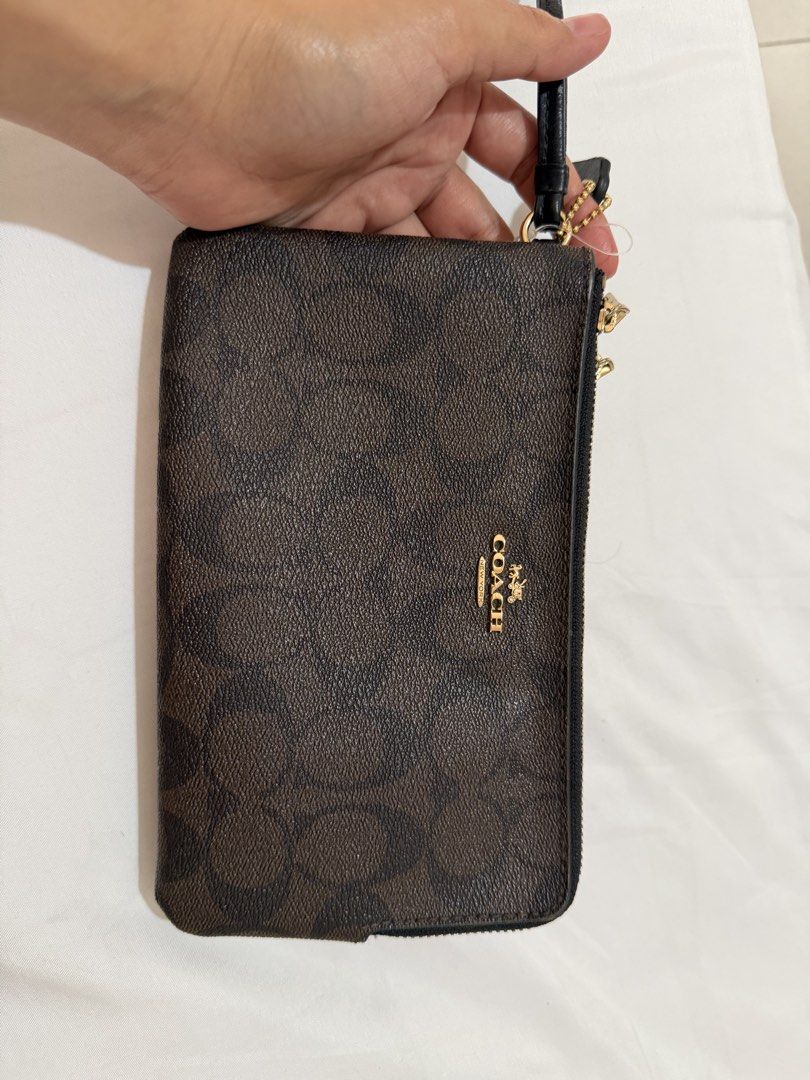 Coach large double zip wrislet (Category: Wallets & Card holders) located in Naga. Submitted by luxx_clover (Listing ID 1469636881, Image 1). Description: Free sf❗️ .