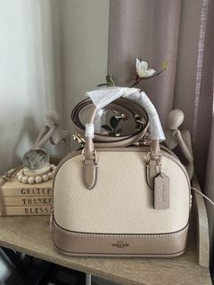 (Category: ) located in . Submitted by jen_closet08 (Listing ID 1469587073, Image 1). Description: .