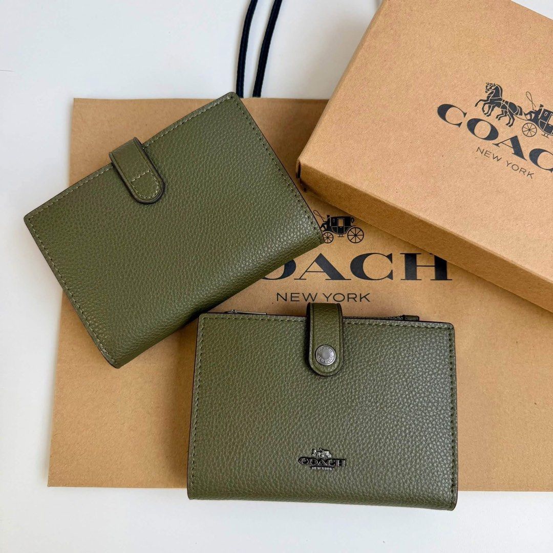 Coach Leather Wallet (Category: Luxury Bags & Wallets) located in Batangas. Submitted by bagsbyann (Listing ID 1469645736, Image 3). Description: Coach wallet.
