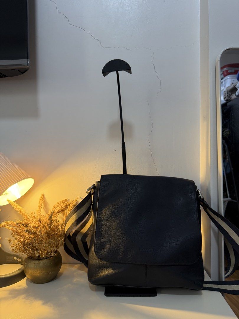 Coach messenger bag (Category: Sling Bags) located in San Jose. Submitted by milralene (Listing ID 1469700668, Image 1). Description: Nego .