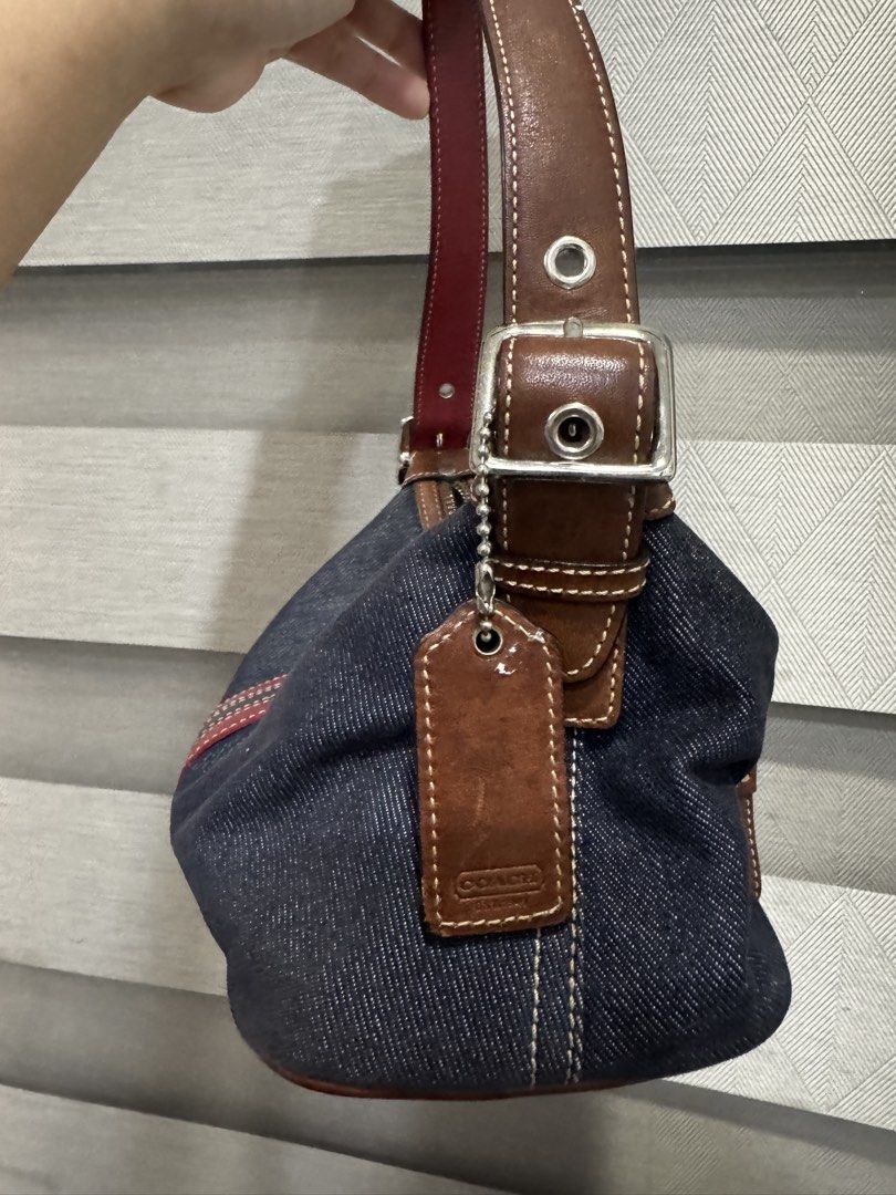 Coach Mini Bag (Category: Shoulder Bags) located in Manila. Submitted by maix29 (Listing ID 1469652599, Image 2). Description: .