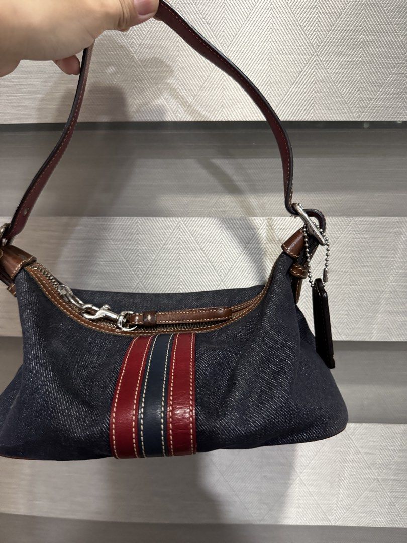 Coach Mini Bag (Category: Shoulder Bags) located in Manila. Submitted by maix29 (Listing ID 1469652599, Image 1). Description: .