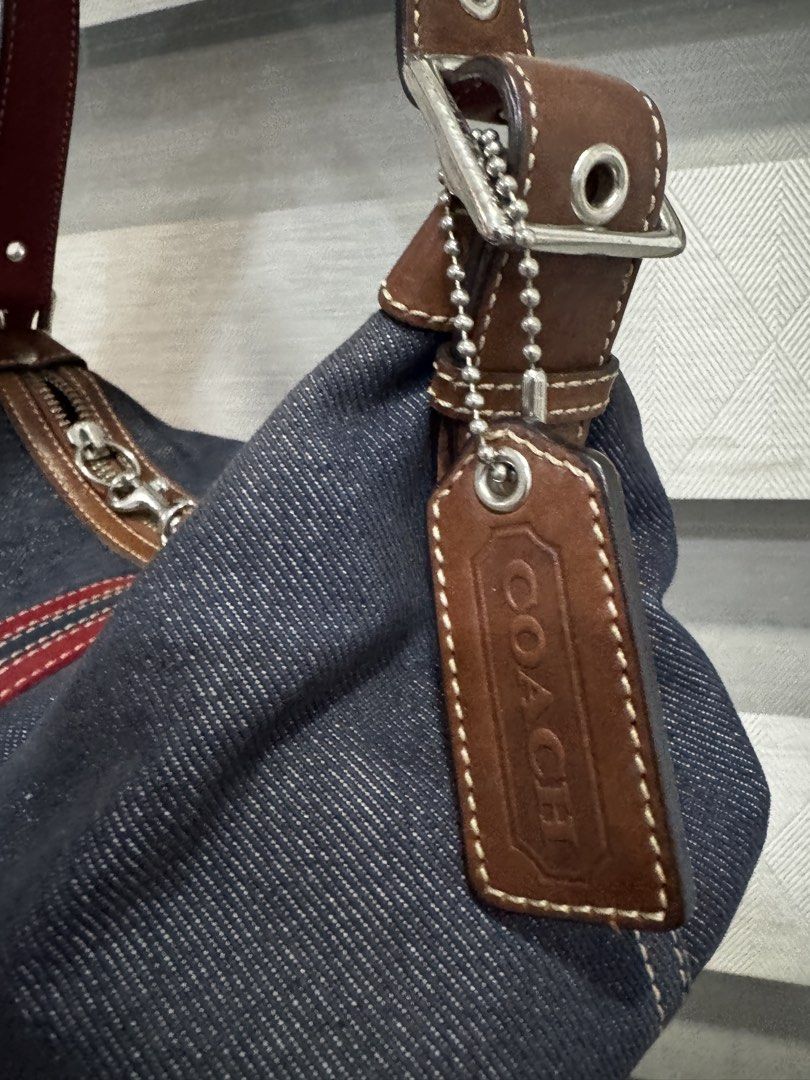 Coach Mini Bag (Category: Shoulder Bags) located in Manila. Submitted by maix29 (Listing ID 1469652599, Image 3). Description: .