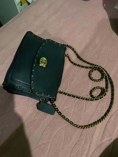 (Category: ) located in . Submitted by treasurebonbon (Listing ID 1469677243, Image 1). Description: .