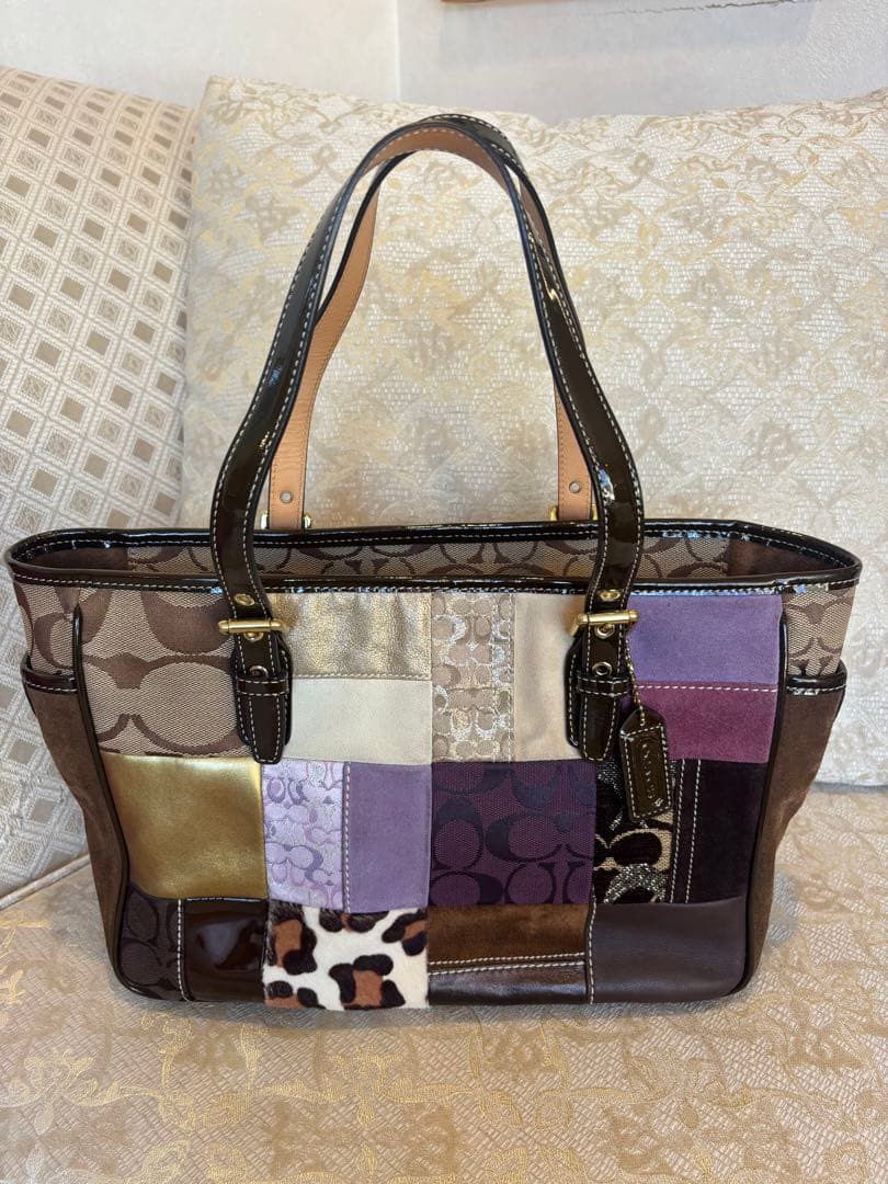 Coach Patchwork Tote Bag (Category: Luxury Bags & Wallets) located in Cavite. Submitted by raylene350 (Listing ID 1469603161, Image 2). Description: - Guaranteed authentic / original - Japan-sourced - no issues - 9.5/10 condition.