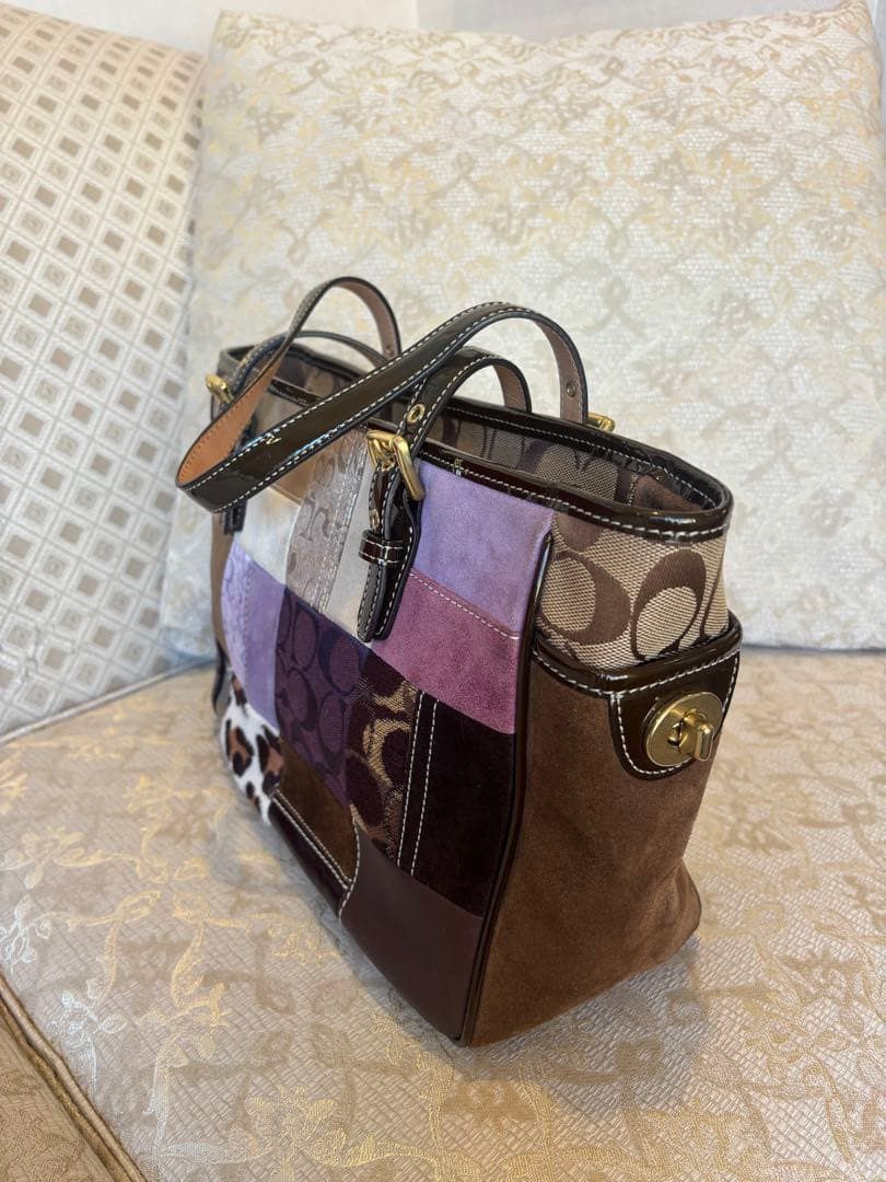 Coach Patchwork Tote Bag (Category: Luxury Bags & Wallets) located in Cavite. Submitted by raylene350 (Listing ID 1469603161, Image 3). Description: - Guaranteed authentic / original - Japan-sourced - no issues - 9.5/10 condition.