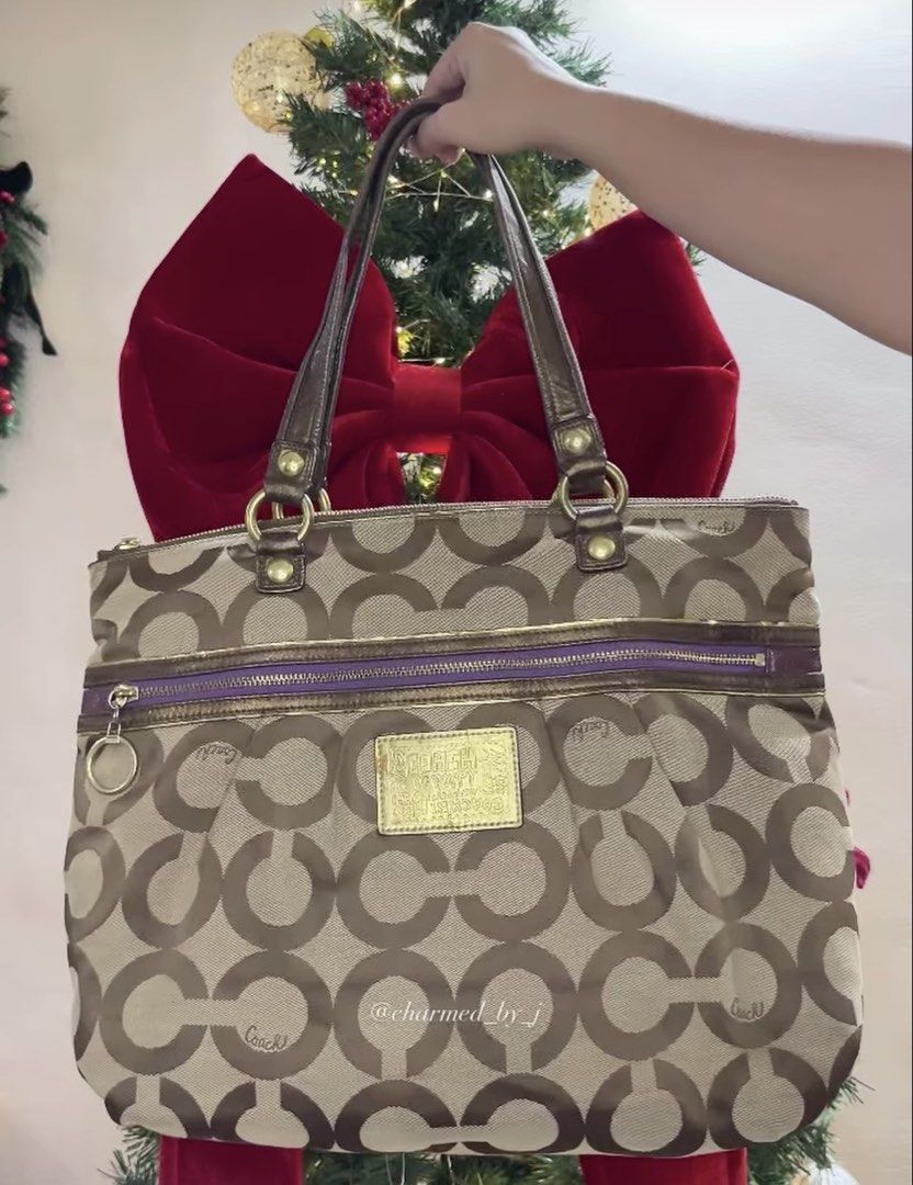 Coach Poppy Glam Tote (Category: Shoulder Bags) located in Cavite. Submitted by charmed.by.j (Listing ID 1469633605, Image 1). Description: For details and fast replies, dm on IG @charmed_by_j.