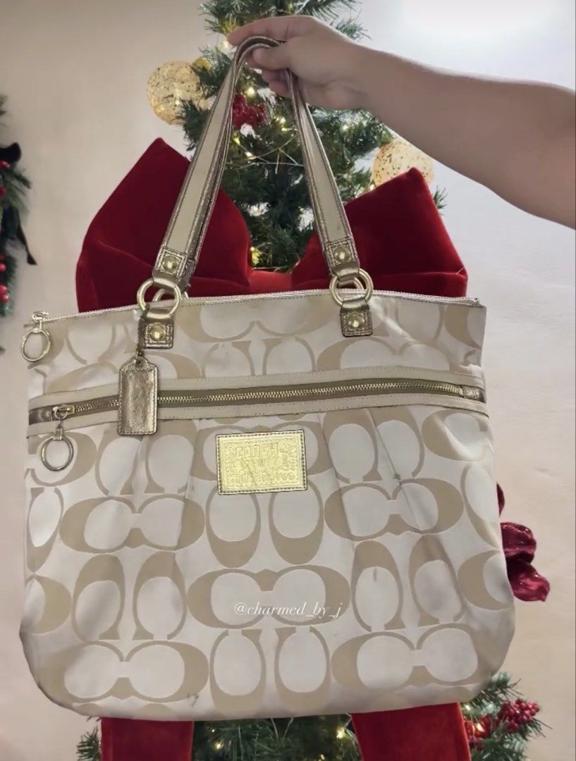 Coach Poppy Tote Bag (Category: Shoulder Bags) located in Cavite. Submitted by charmed.by.j (Listing ID 1469636599, Image 1). Description: For details and fast replies, dm on IG @charmed_by_j.