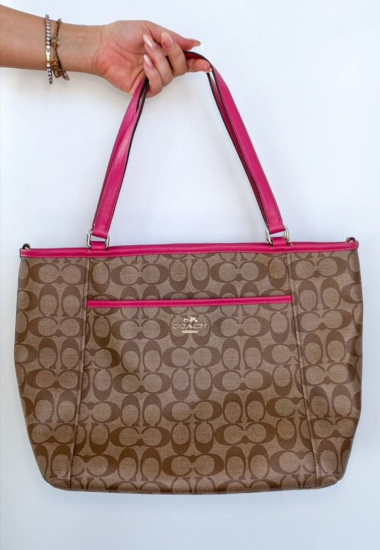 COACH SIGNATURE TOTE (Category: Shoulder Bags) located in Manila. Submitted by lunaras_declutter (Listing ID 1469671025, Image 1). Description: Rank B Good Condition Needs Cleaning Flaws Posted.