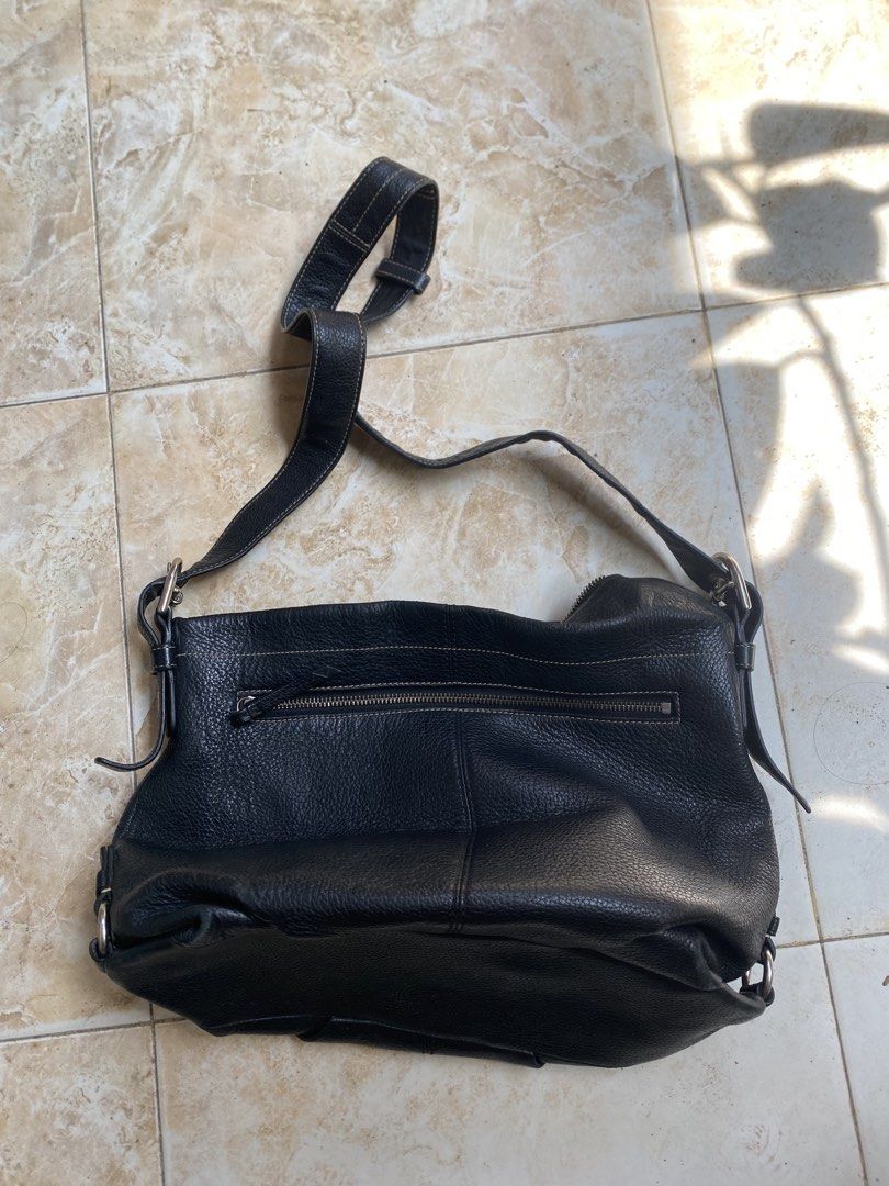 Coach Sling Bag Black Leather (Category: Luxury Bags & Wallets) located in Manila. Submitted by online_selector (Listing ID 1469607573, Image 2). Description: .