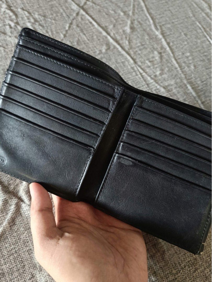 Coach Soho Wallet (Category: Wallets & Card holders) located in Bayombong. Submitted by declutterbyriri (Listing ID 1469710440, Image 2). Description: - signs of use - issue nasa pic na - vintage look.