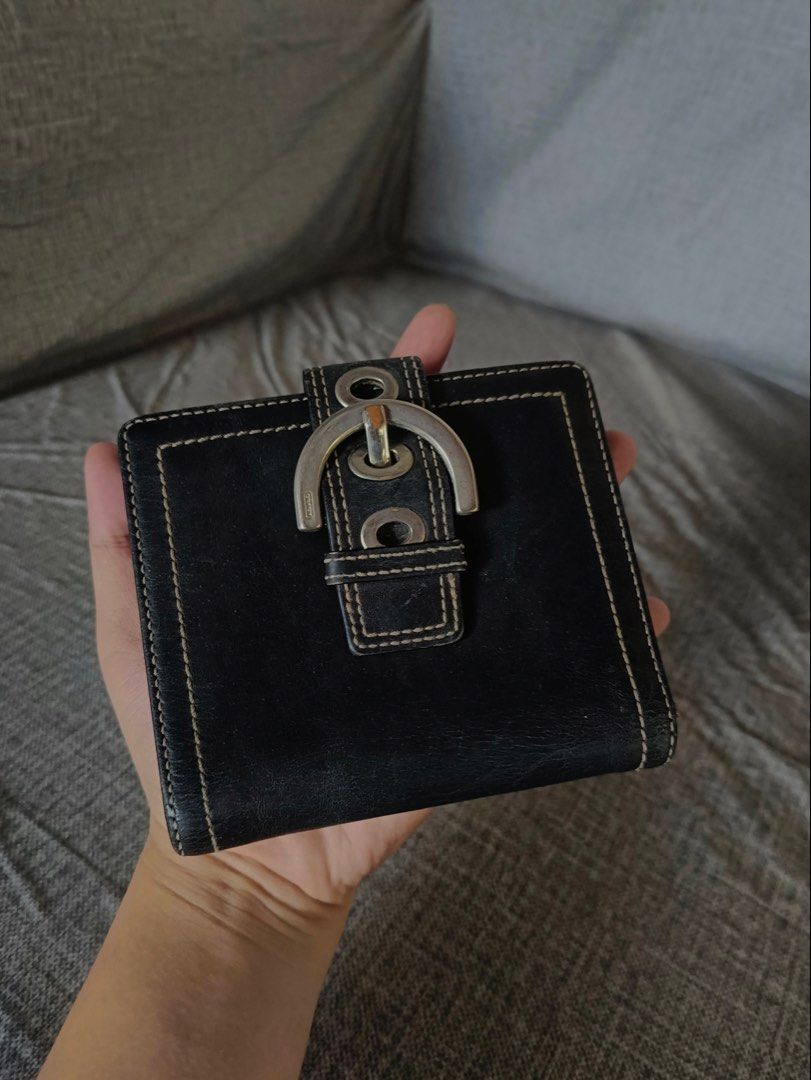 Coach Soho Wallet (Category: Wallets & Card holders) located in Bayombong. Submitted by declutterbyriri (Listing ID 1469710440, Image 1). Description: - signs of use - issue nasa pic na - vintage look.