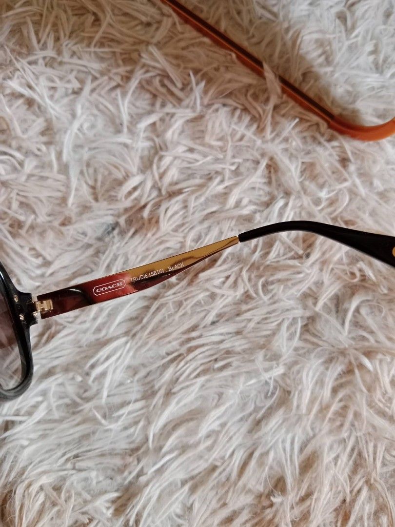 Coach sunglasses 😎 (Category: Sunglasses & Eyewear) located in Angeles City. Submitted by mjshoppingretail (Listing ID 1469622332, Image 3). Description: coach like new no inclusion ganda po nito. standard size.
