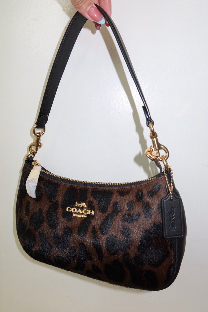 coach teri leopard bag (Category: Luxury Bags & Wallets) located in Santiago. Submitted by sandystormi (Listing ID 1469616513, Image 3). Description: dm me on ig vintage.stash .