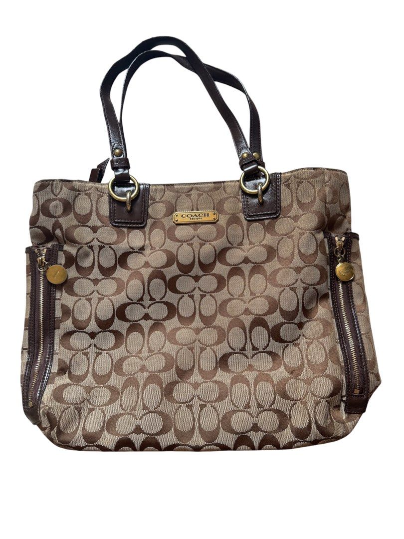 Coach Tote Bag (Category: Tote Bags) located in Kabankalan. Submitted by secondhandgemsz (Listing ID 1469626631, Image 1). Description: Excellent Condition Sign of Usage Only No Major Flaws Orig.