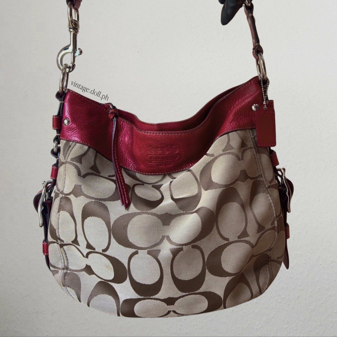Coach Zoe Large Hobo Shoulder Bag (Category: Luxury Bags & Wallets) located in Valenzuela. Submitted by shai.vd (Listing ID 1469599986, Image 1). Description: .