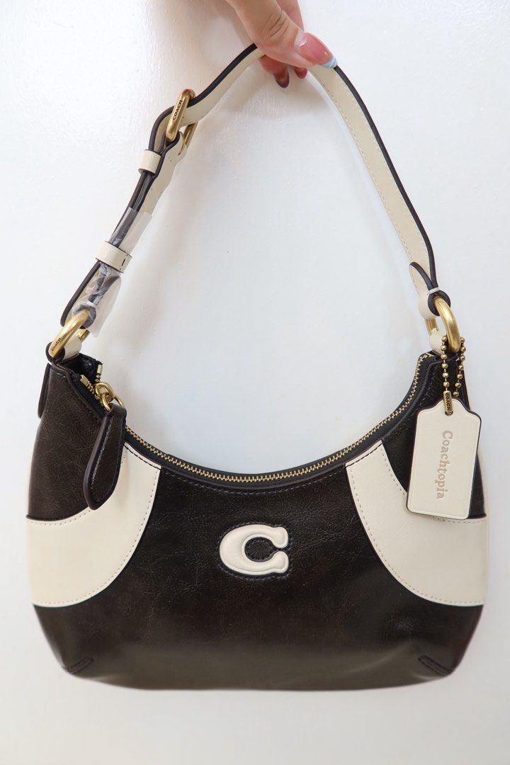 coachtopia bowling hobo bag (Category: Luxury Bags & Wallets) located in Santiago. Submitted by sandystormi (Listing ID 1469613935, Image 1). Description: dm me on ig vintage.stash .