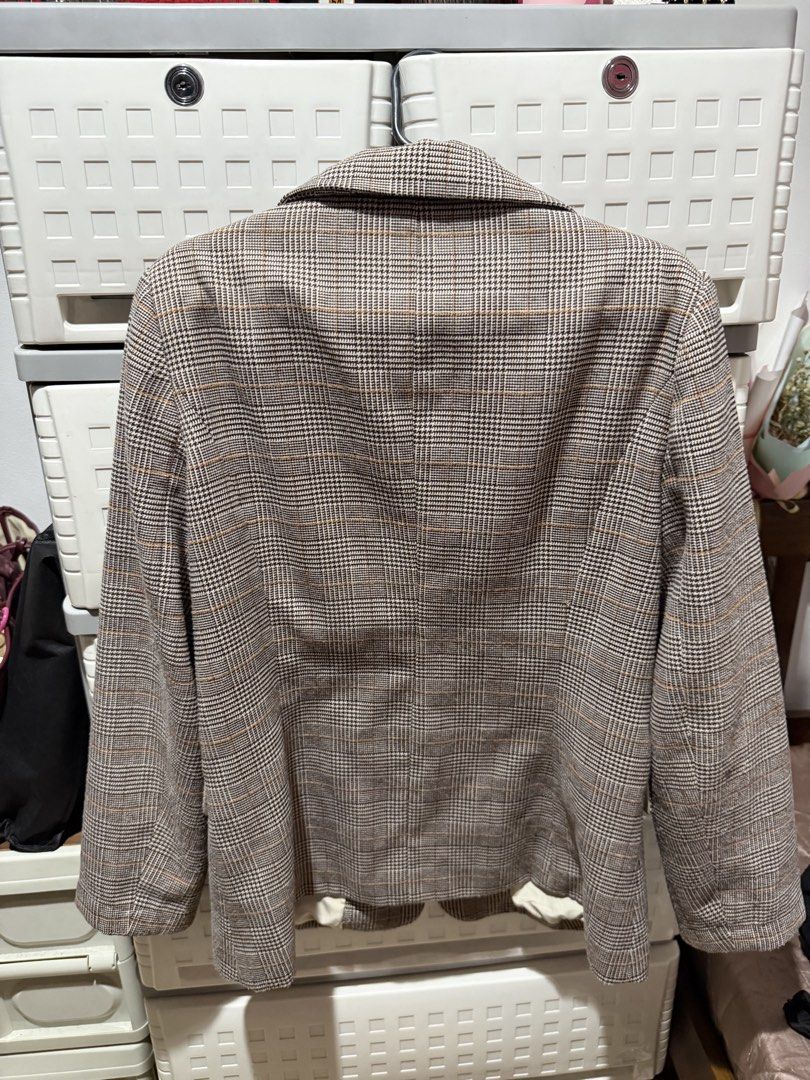 Coat (Category: Coats, Jackets and Outerwear) located in Manila. Submitted by bln.preloved (Listing ID 1469720203, Image 3). Description: .