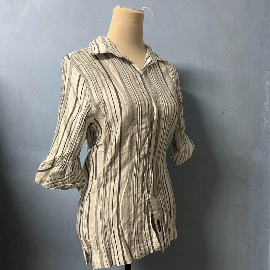 Collar Striped Button-Down Long Sleeve Shirt (Category: Longsleeves) located in Valenzuela. Submitted by musearchive (Listing ID 1469715794, Image 2). Description: 27x18 As is No issue Gcash/maribank payment Jnt/lalamove .