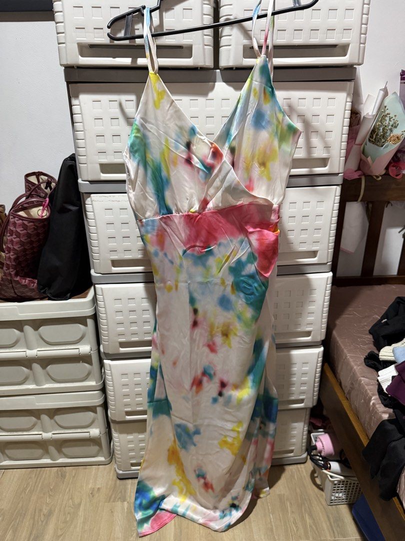 Colorful dress (Category: Dresses) located in Manila. Submitted by bln.preloved (Listing ID 1469720964, Image 1). Description: .