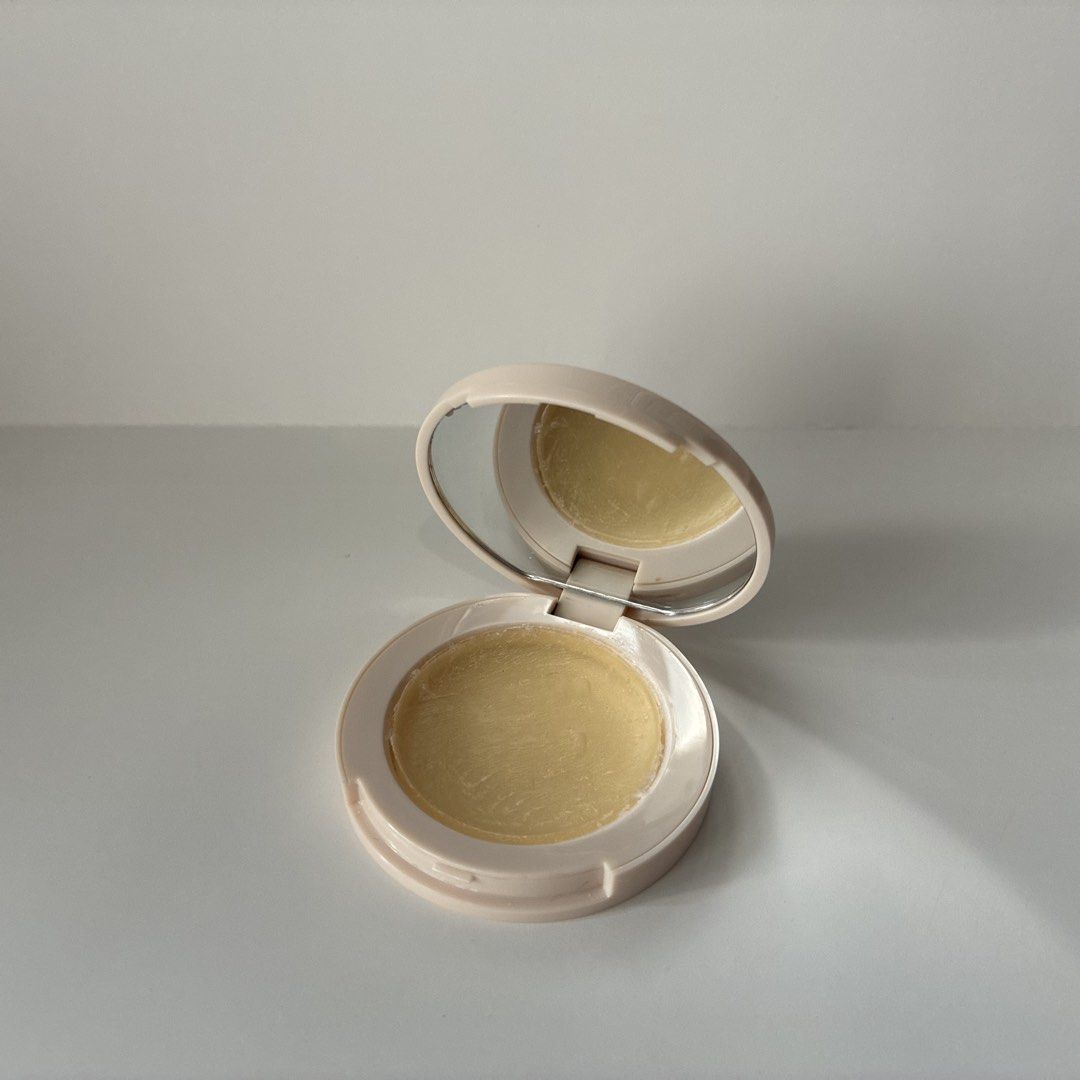Colourpop Feather Bushy Effect Brow Styling Wax Clear (Category: Makeup) located in Manila. Submitted by sellingmystufffff (Listing ID 1469657175, Image 3). Description: •Original •95% full •Bought in the US (Ulta Beauty LA) •Actual photos posted •Rfs: Too many brow products.