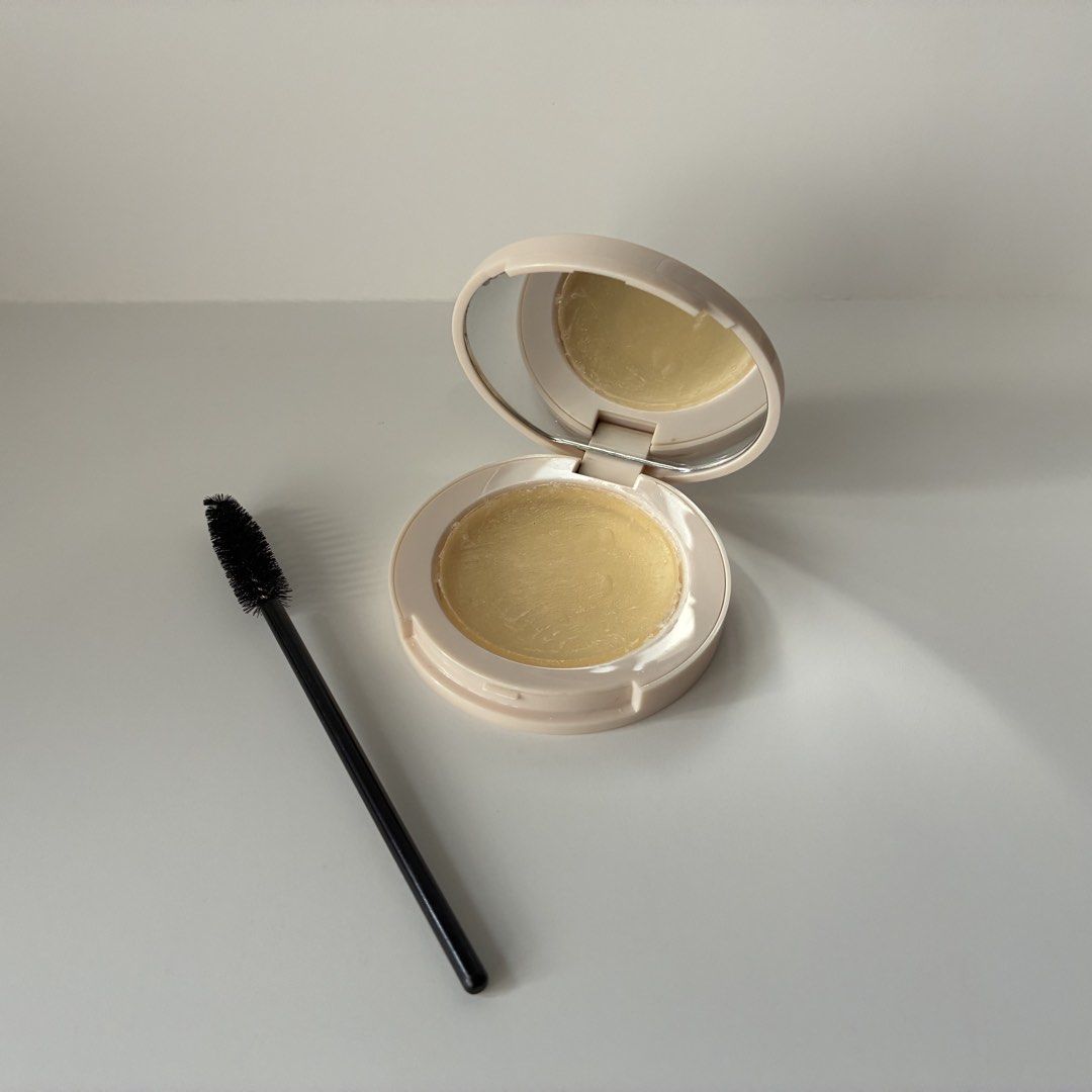 Colourpop Feather Bushy Effect Brow Styling Wax Clear (Category: Makeup) located in Manila. Submitted by sellingmystufffff (Listing ID 1469657175, Image 1). Description: •Original •95% full •Bought in the US (Ulta Beauty LA) •Actual photos posted •Rfs: Too many brow products.