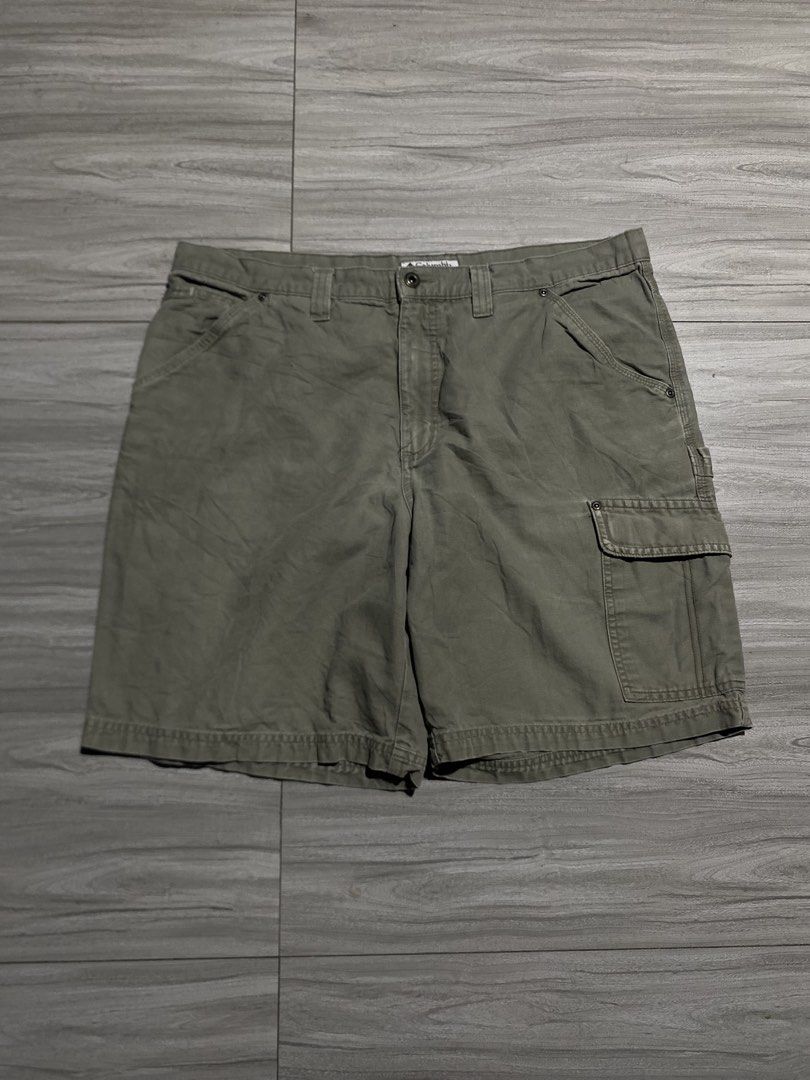 Columbia Carpenter shorts (moose green) (Category: Shorts) located in Bacolod City. Submitted by bnta_bounce (Listing ID 1469700331, Image 2). Description: Flaws: none / signs of usage Length 20 Waist 36-38 Leg hole 13.