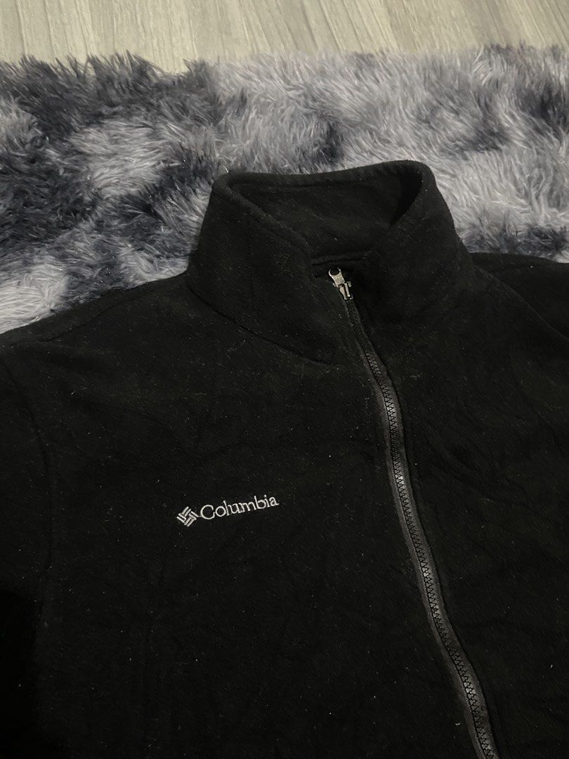 Columbia fleece (Category: Coats, Jackets and Outerwear) located in San Jacinto. Submitted by clothcartelph (Listing ID 1469668205, Image 3). Description: Size: large Dimes: 25/29 Width: 25 Length: 29 Issue: ~ Color rate: 9/10 .