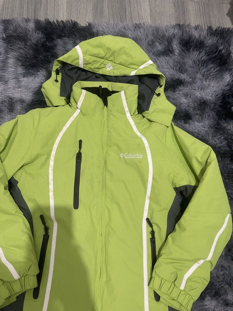 Columbia puffer jacket (Category: Coats, Jackets and Outerwear) located in San Jacinto. Submitted by clothcartelph (Listing ID 1469668810, Image 2). Description: Size: med Dimes: 19/25 Width: 19 Length: 25 Issue: need wash Color rate: 9.3/10.