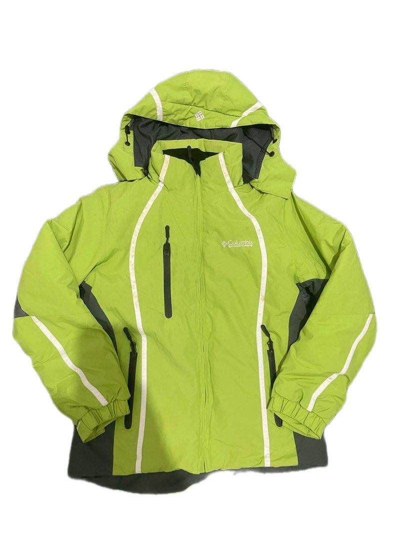 Columbia puffer jacket (Category: Coats, Jackets and Outerwear) located in San Jacinto. Submitted by clothcartelph (Listing ID 1469668810, Image 1). Description: Size: med Dimes: 19/25 Width: 19 Length: 25 Issue: need wash Color rate: 9.3/10.