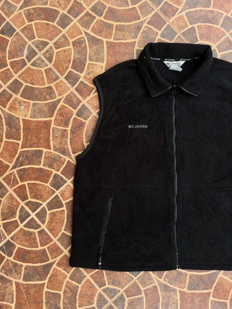 COLUMBIA VEST (Category: Coats, Jackets and Outerwear) located in Batangas. Submitted by engr_thrift (Listing ID 1469669265, Image 2). Description: 📌 COLUMBIA VEST (2xl) 📐Dimension ( Inches ) Length: 28 Width : 27 Color rate: 9.5/10 Issue : none .