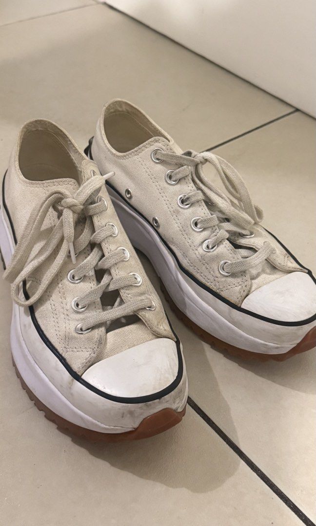 Converse Run Star Hike White 7.5W 6M (Category: Sneakers) located in Pasig City. Submitted by denjinber (Listing ID 1469639149, Image 1). Description: .