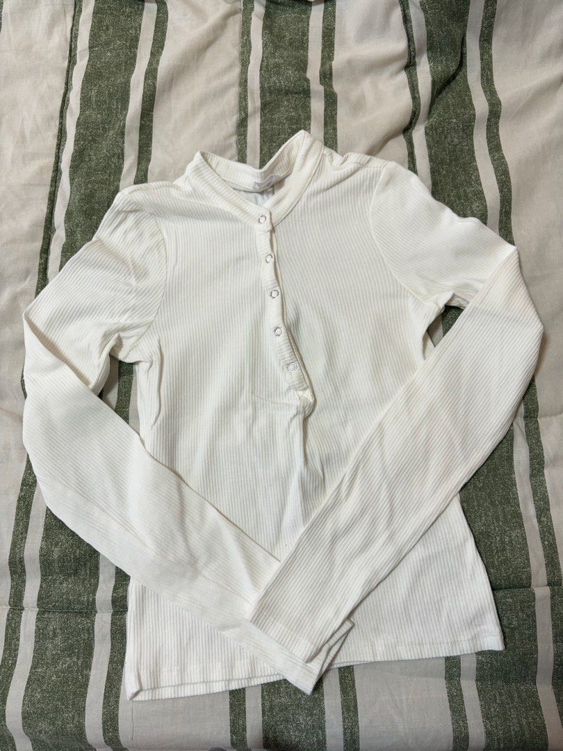 Cotton On Blake Ribbed Henley Top (Category: Longsleeves) located in Quezon City. Submitted by morespace555 (Listing ID 1469647085, Image 3). Description: Worn twice only! Rfs: kinda small for me already 😭.