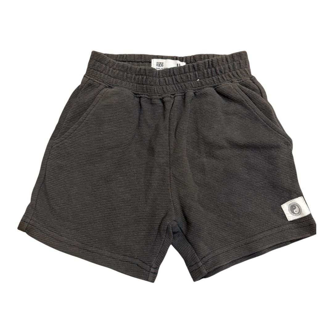 Cotton On Kids gray shorts (Category: Babies & Kids Fashion) located in Lipa City. Submitted by lifestyled (Listing ID 1469646470, Image 2). Description: Cotton On Kids gray shorts Size 4 Bottom- W-9.5” L- 11” Color rate- 9/10 💯 Authentic.