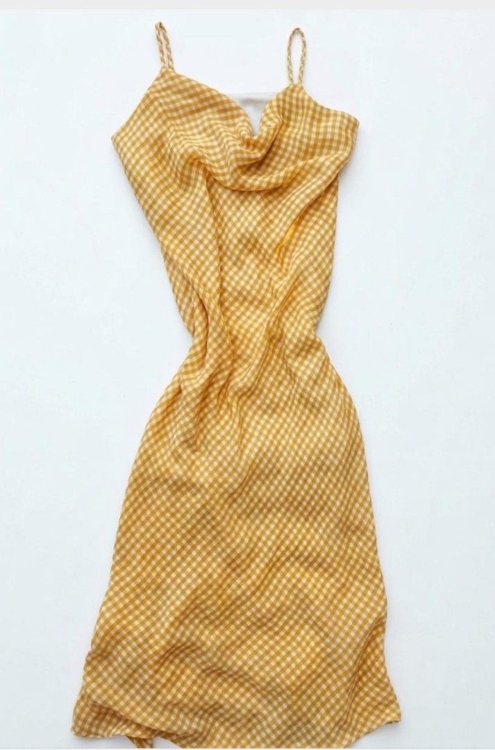 cotton on slip dress (Category: Dresses) located in Manila. Submitted by trfy_str (Listing ID 1469625255, Image 1). Description: can fit xs-m no issue.