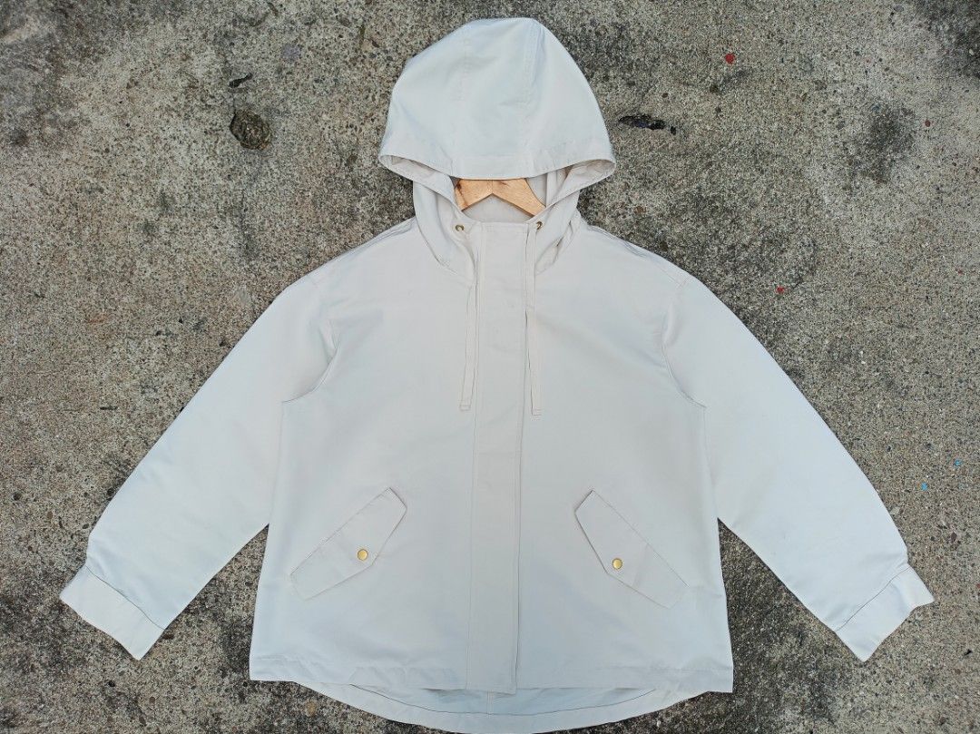 Cream hooded windbreaker jacket with gold hardware (Category: Coats, Jackets and Outerwear) located in General Santos City (Dadiangas). Submitted by jay-fits (Listing ID 1469638075, Image 1). Description: GU Mountain Parka GU Mountain Parka Large on tag 22.5x25 Off White/Cream Color Rate 10/10, 🔥 Excellent Condition Need Wash Location Davao City Mine 880+Sf .