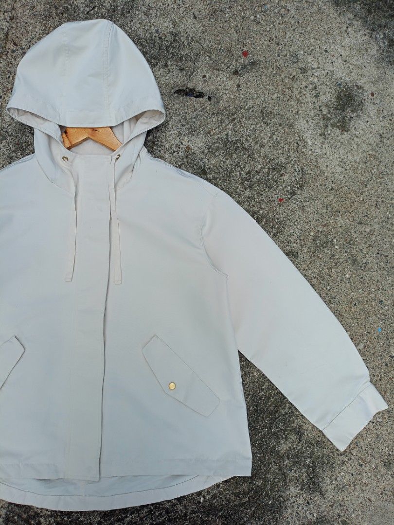 Cream hooded windbreaker jacket with gold hardware (Category: Coats, Jackets and Outerwear) located in General Santos City (Dadiangas). Submitted by jay-fits (Listing ID 1469638075, Image 3). Description: GU Mountain Parka GU Mountain Parka Large on tag 22.5x25 Off White/Cream Color Rate 10/10, 🔥 Excellent Condition Need Wash Location Davao City Mine 880+Sf .