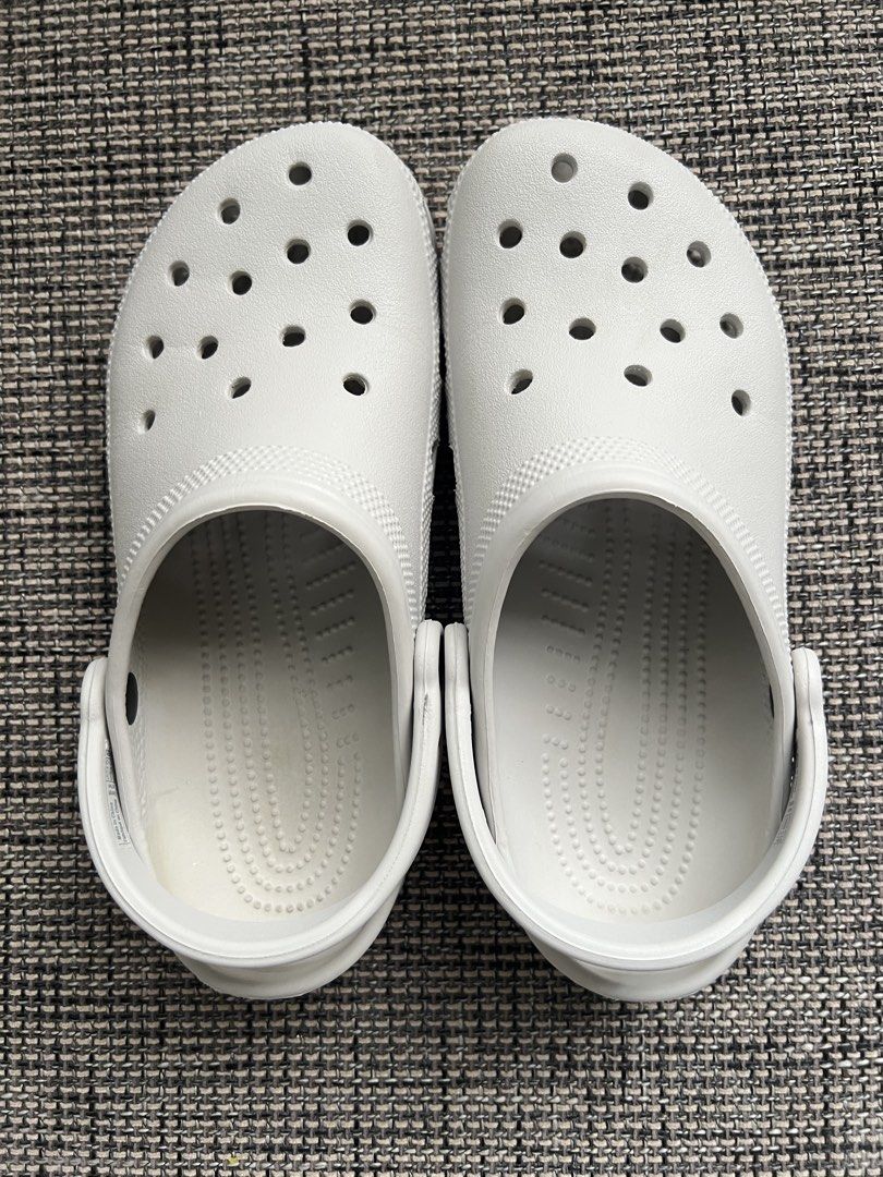 Crocs Classic Unisex Clog M7 / W9 (Category: Slippers & Slides) located in Cainta. Submitted by vrenaussiegoods (Listing ID 1469753388, Image 1). Description: .